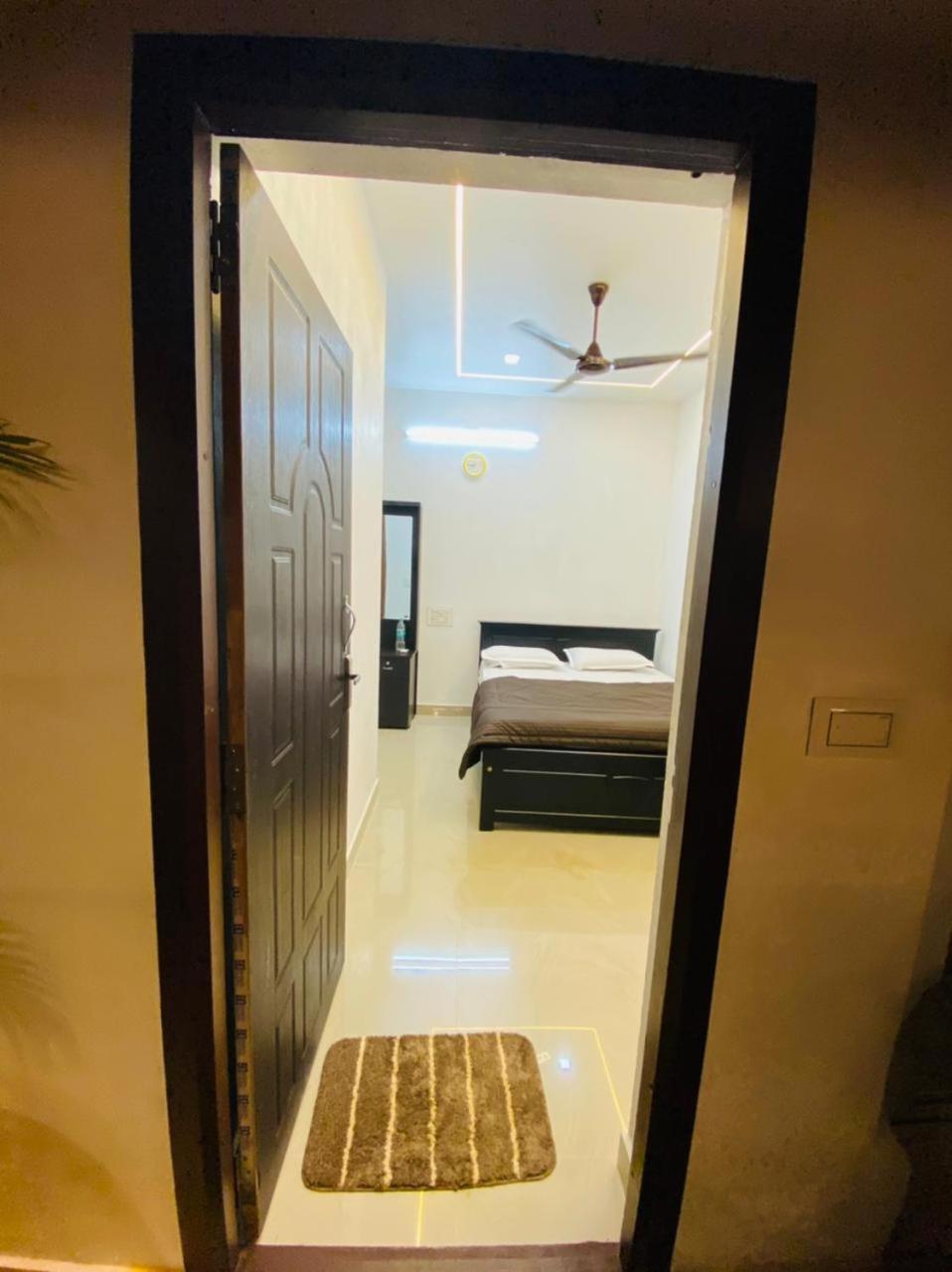 The Ocean View Hotel Ullal Bagian luar foto